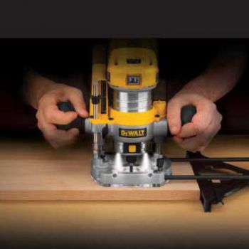 DeWALT bovenfreesmachine D26203